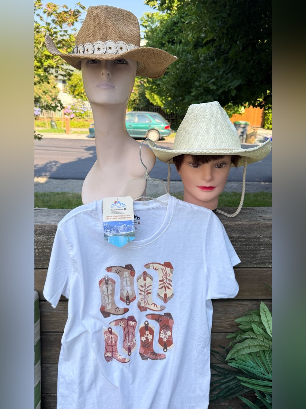 NWT COWBOY 🤠 👢 Tshirt cotton MOUNTAIN & ISLE